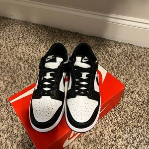 Nike Women's Black and White Sneakers